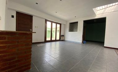 LATORRE PROP. VENDE CHALET DE 3 AMB AL FRENTE + CASA DE 3 AMB MUY AMPLIA