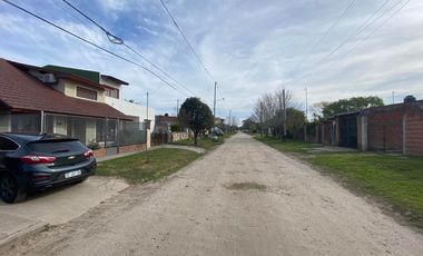 LATORRE PROP. VENDE CHALET DE 3 AMB AL FRENTE + CASA DE 3 AMB MUY AMPLIA