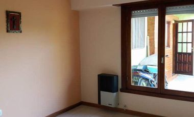 LATORRE PROP. VENDE CHALET DE 3 AMB AL FRENTE + CASA DE 3 AMB MUY AMPLIA