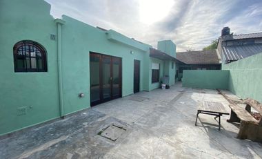 LATORRE PROP. VENDE CHALET DE 3 AMB AL FRENTE + CASA DE 3 AMB MUY AMPLIA