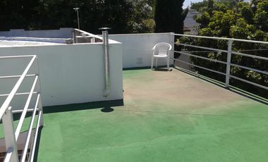 Casa de 3 dormitorios con pileta, entre caminos