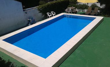 Casa de 3 dormitorios con pileta, entre caminos