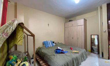 Vendo casa central rentera en Loja