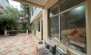 Vendo casa central rentera en Loja