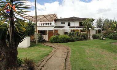 Venta de HOSTERÍA en Otavalo sector Quichinche