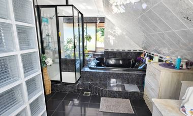 Se vende gran casa de 379 m2, uso mixto, sector exclusivo de Pedro de Valdivia.