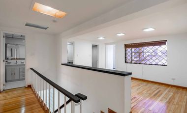 casa en arriendo/venta en la castellana. Cod A23954