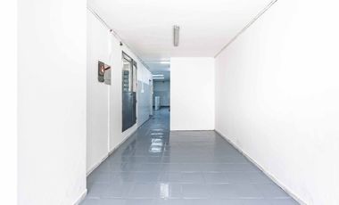 casa en arriendo/venta en la castellana. Cod A23954