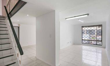 casa en arriendo/venta en la castellana. Cod A23954
