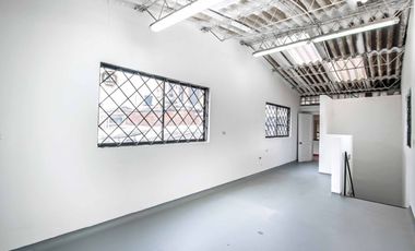 casa en arriendo/venta en la castellana. Cod A23954