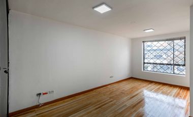 casa en arriendo/venta en la castellana. Cod A23954