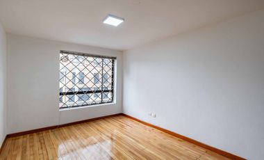 casa en arriendo/venta en la castellana. Cod A23954