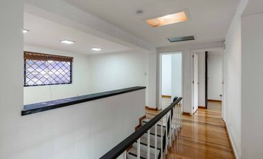 casa en arriendo/venta en la castellana. Cod A23954