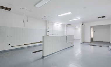 casa en arriendo/venta en la castellana. Cod A23954