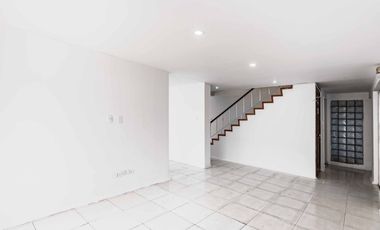 casa en arriendo/venta en la castellana. Cod A23954