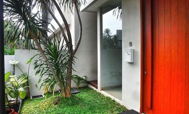 SALE Rumah Siap Huni 2,5 Lantai private pool & outdoor deck Cipete