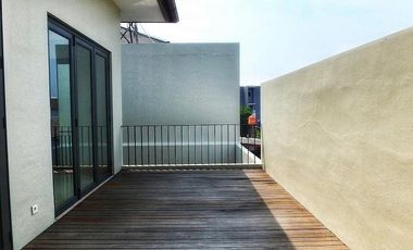 SALE Rumah Siap Huni 2,5 Lantai private pool & outdoor deck Cipete