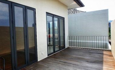 SALE Rumah Siap Huni 2,5 Lantai private pool & outdoor deck Cipete
