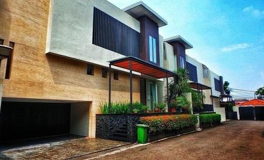 SALE Rumah Siap Huni 2,5 Lantai private pool & outdoor deck Cipete