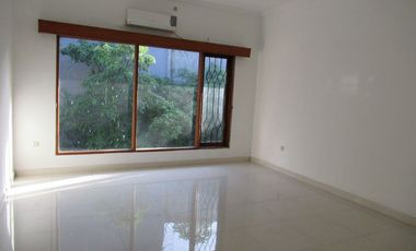 Disewakan Town House Lokasi Strategis di Kemang Selatan & Unfurnished HSE-A0034