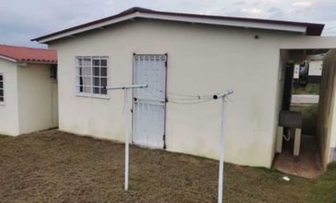 ALQUILO HERMOSA CASA EN LA CHORRERA PLAYA LEONA 3R
