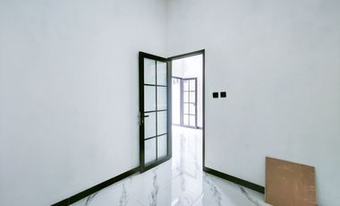 Rumah 8 Menit ke Mall Ciputra Cibubur SHM Dibantu KPR J-41799