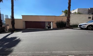 VENTA DE CASA EN BOSQUE DE LAS LOMAS