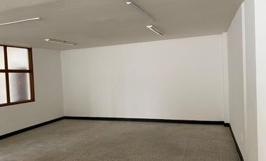 oficina en arriendo en la ceiba. Cod A105558