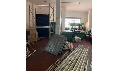 ARRIENDO EDIFICIO DE 3 PISOS PARA COMERCIO REA  395 METROS