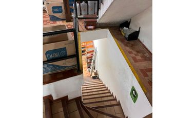 ARRIENDO EDIFICIO DE 3 PISOS PARA COMERCIO REA  395 METROS