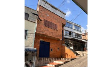ARRIENDO EDIFICIO DE 3 PISOS PARA COMERCIO REA  395 METROS