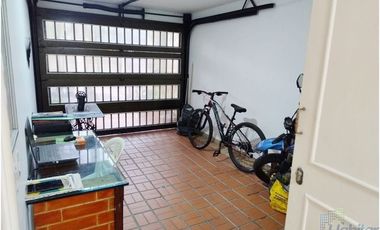 casa en venta en prados de sabaneta. Cod V214563