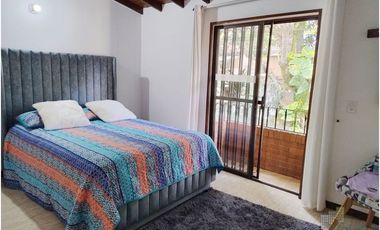 casa en venta en prados de sabaneta. Cod V214563