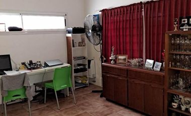 EXCELENTE CASA CON GRAN FONDO LIBRE