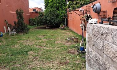 EXCELENTE CASA CON GRAN FONDO LIBRE