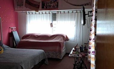 EXCELENTE CASA CON GRAN FONDO LIBRE