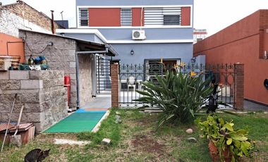 EXCELENTE CASA CON GRAN FONDO LIBRE