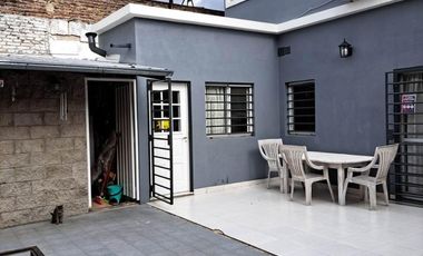 EXCELENTE CASA CON GRAN FONDO LIBRE