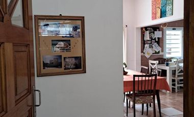 EXCELENTE CASA CON GRAN FONDO LIBRE