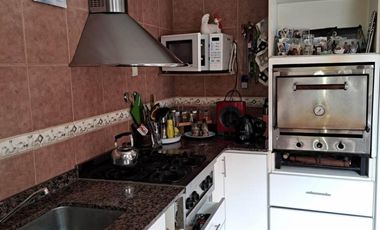 EXCELENTE CASA CON GRAN FONDO LIBRE