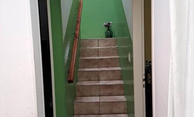 EXCELENTE CASA CON GRAN FONDO LIBRE