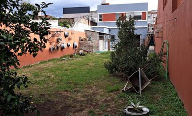 EXCELENTE CASA CON GRAN FONDO LIBRE