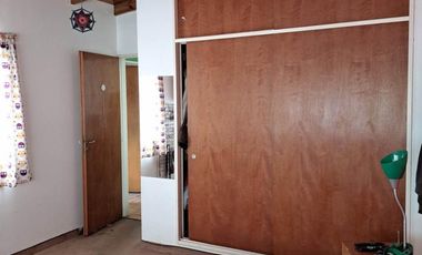 EXCELENTE CASA CON GRAN FONDO LIBRE