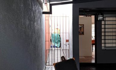 EXCELENTE CASA CON GRAN FONDO LIBRE