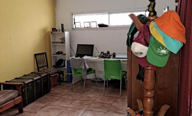 EXCELENTE CASA CON GRAN FONDO LIBRE