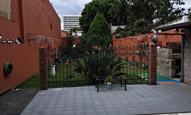 EXCELENTE CASA CON GRAN FONDO LIBRE