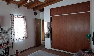 EXCELENTE CASA CON GRAN FONDO LIBRE