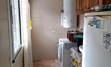 EXCELENTE CASA CON GRAN FONDO LIBRE