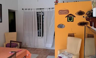 EXCELENTE CASA CON GRAN FONDO LIBRE