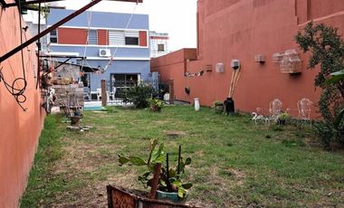 EXCELENTE CASA CON GRAN FONDO LIBRE